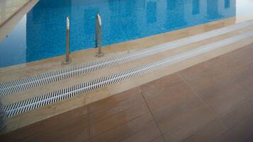 Seasonal outdoor pool, pool umbrellas, sun loungers