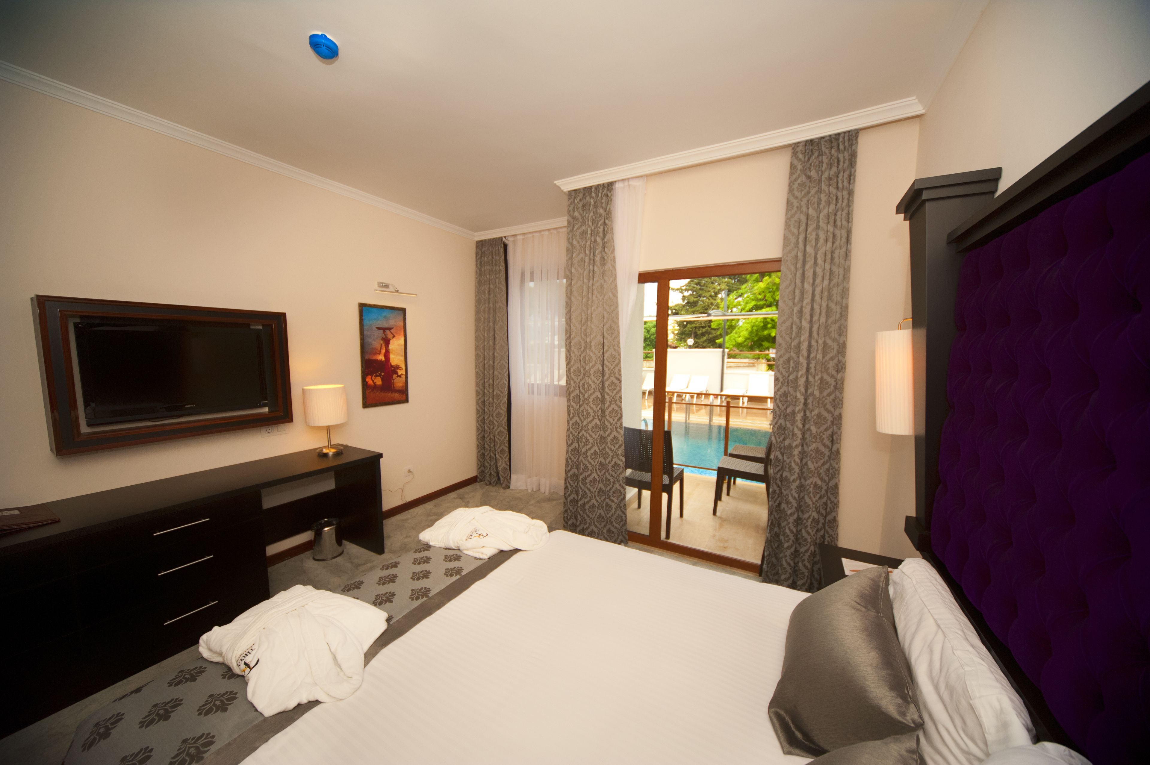 room, pool access | balcony