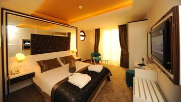 Standard Room | Premium bedding, minibar, in-room safe, soundproofing