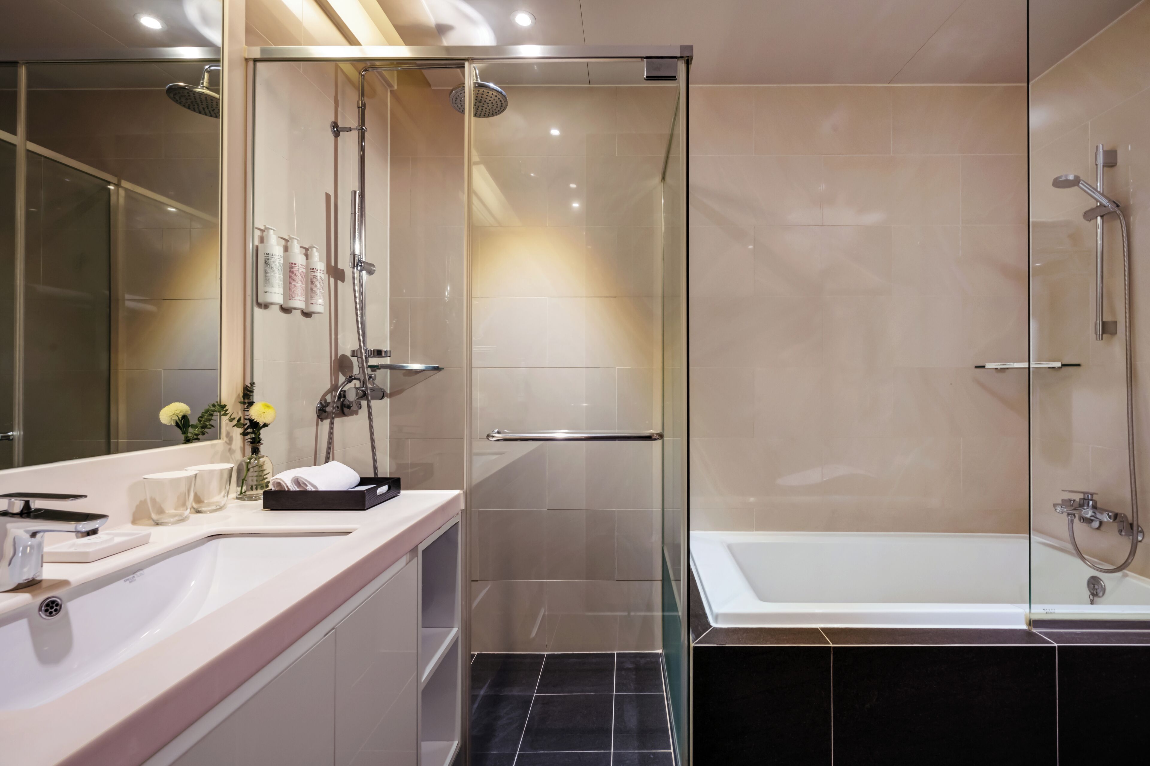 family room, non smoking (premier) | bathroom | free toiletries, hair dryer, bathrobes, slippers