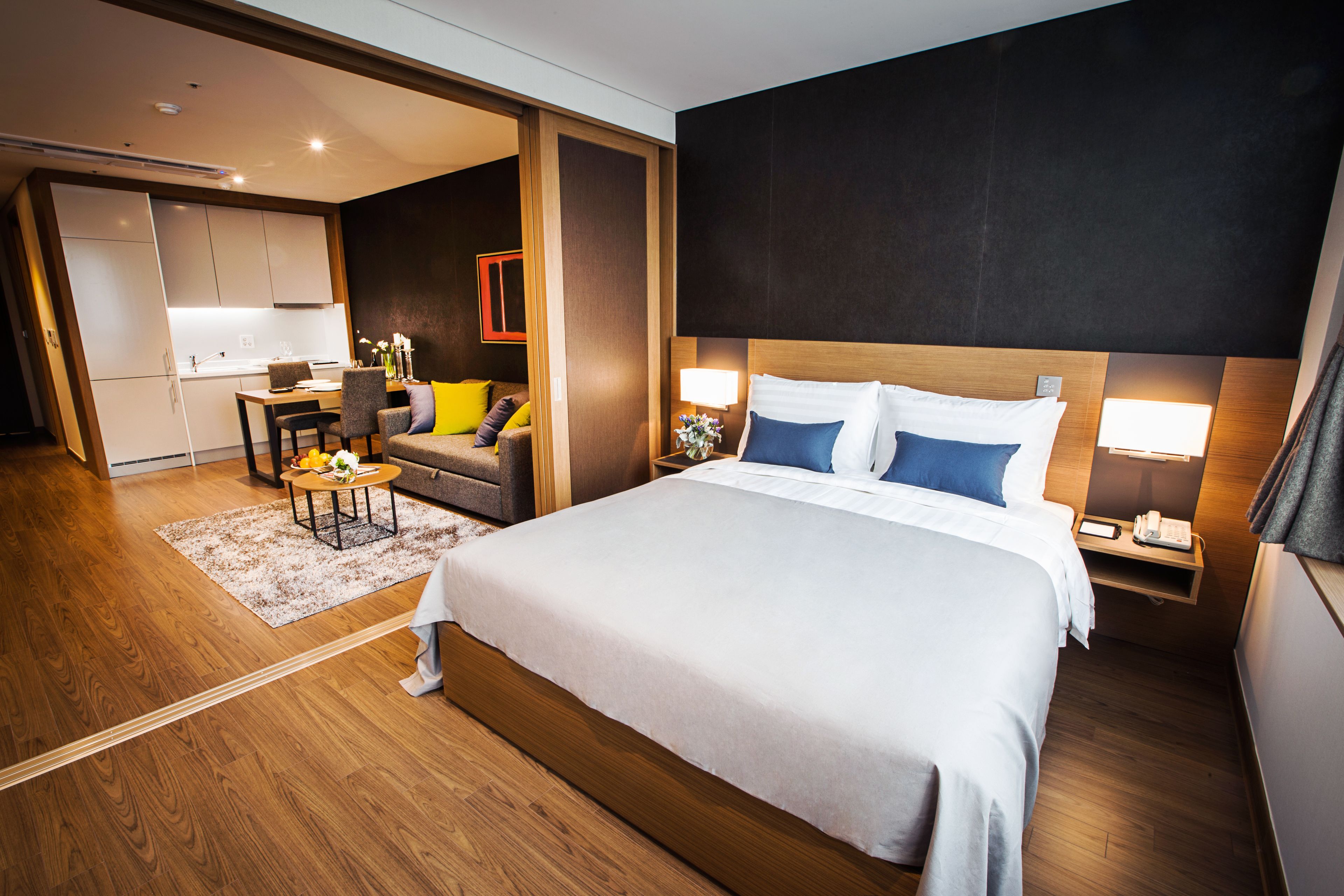 in-room safe, desk, laptop workspace, blackout curtains