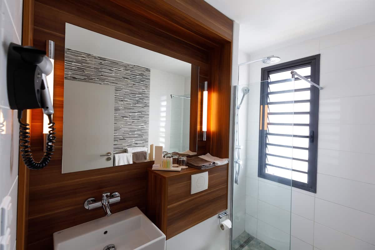 eco-friendly toiletries, hair dryer, towels