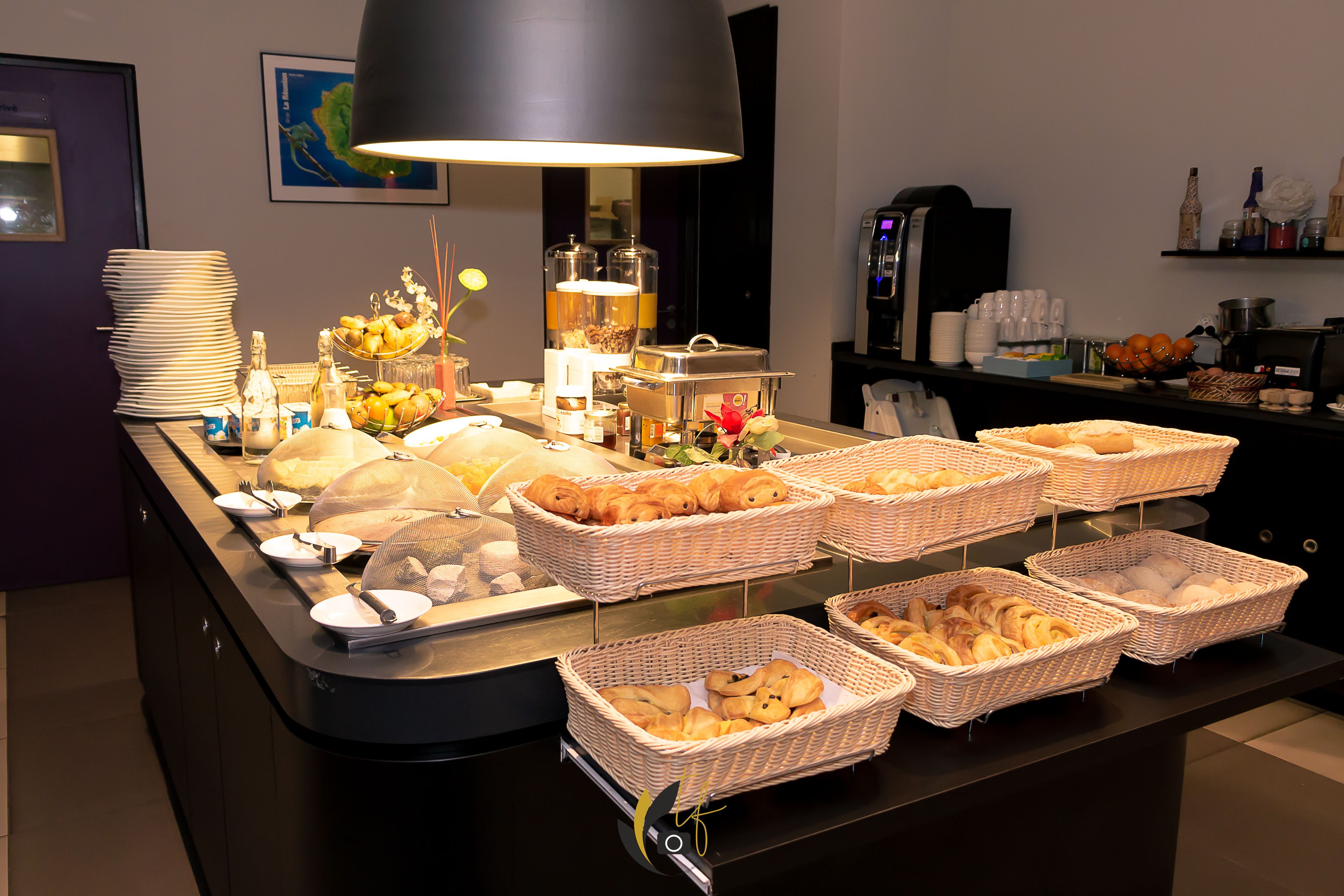 每日供應吃到飽早餐 (每人 EUR15.9)