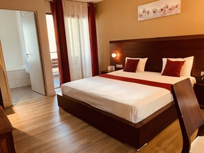 标准房, 1 张双人床, 阳台 (17SQM, Free WiFi) | 迷你吧、客房内保险箱、特色家居、笔记本电脑工作区