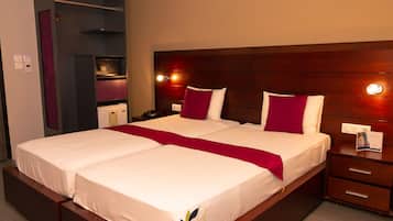 Standard Room, 2 Twin Beds, Balcony (17SQM, Free WiFi) | Minibar, in-room safe, individually furnished, laptop workspace