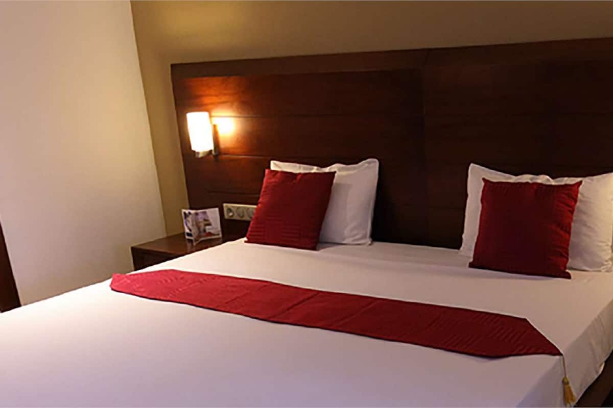 standard room, 1 double bed, balcony (17sqm, free wifi) | minibar, in-room safe, individually furnished, laptop workspace