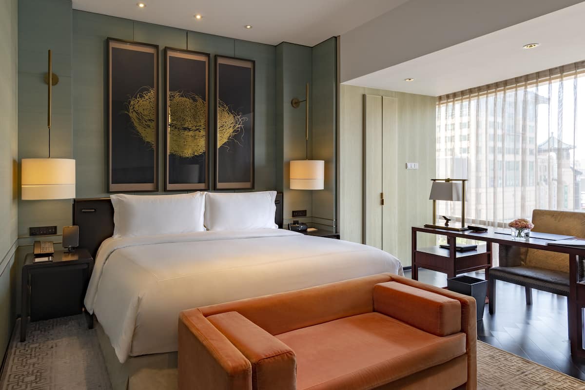 Camera Deluxe, 1 letto king | 1 camera, biancheria da letto di alta qualità, minibar