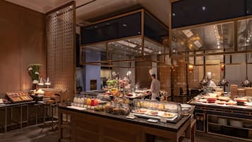 Komplett frokost hver dag (CNY 308 per person)