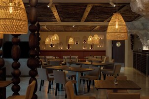 Se sirven desayunos, almuerzos y cenas; cocina internacional