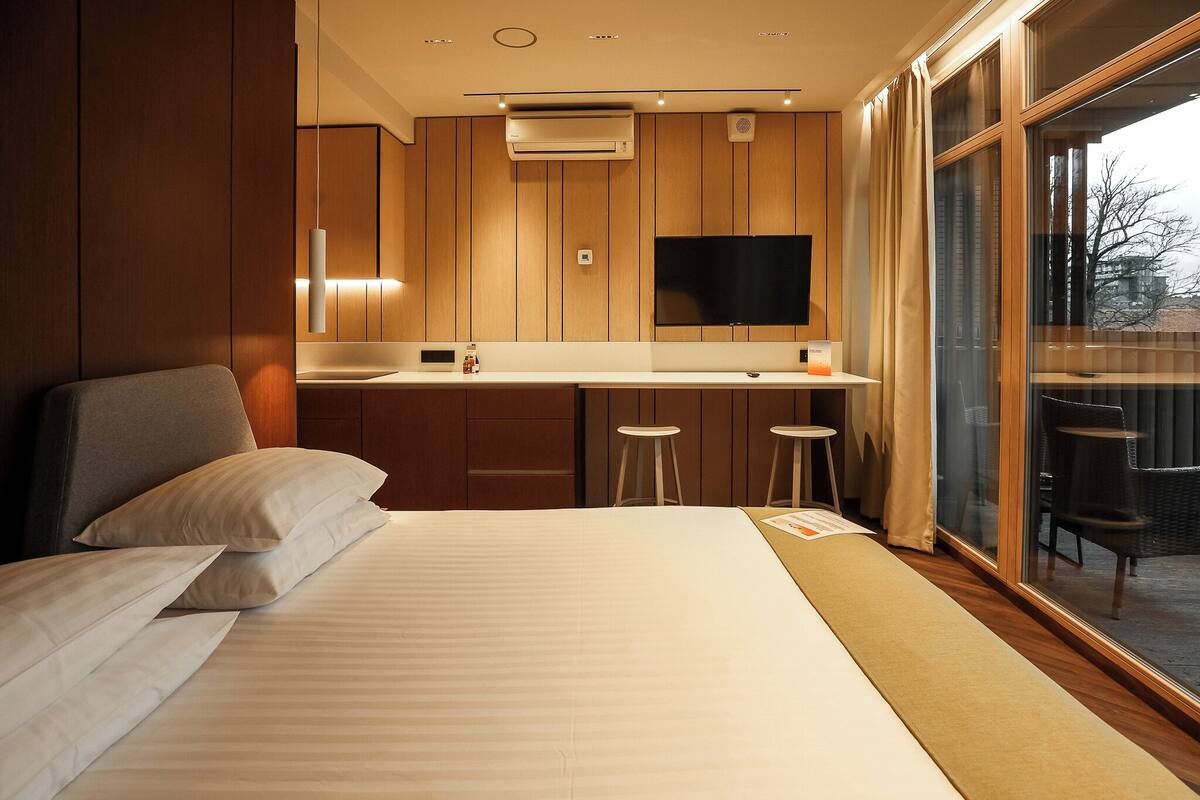 New Design Studio with SPA access | Minibar, safe på rommet, lydisolert og strykejern/-brett
