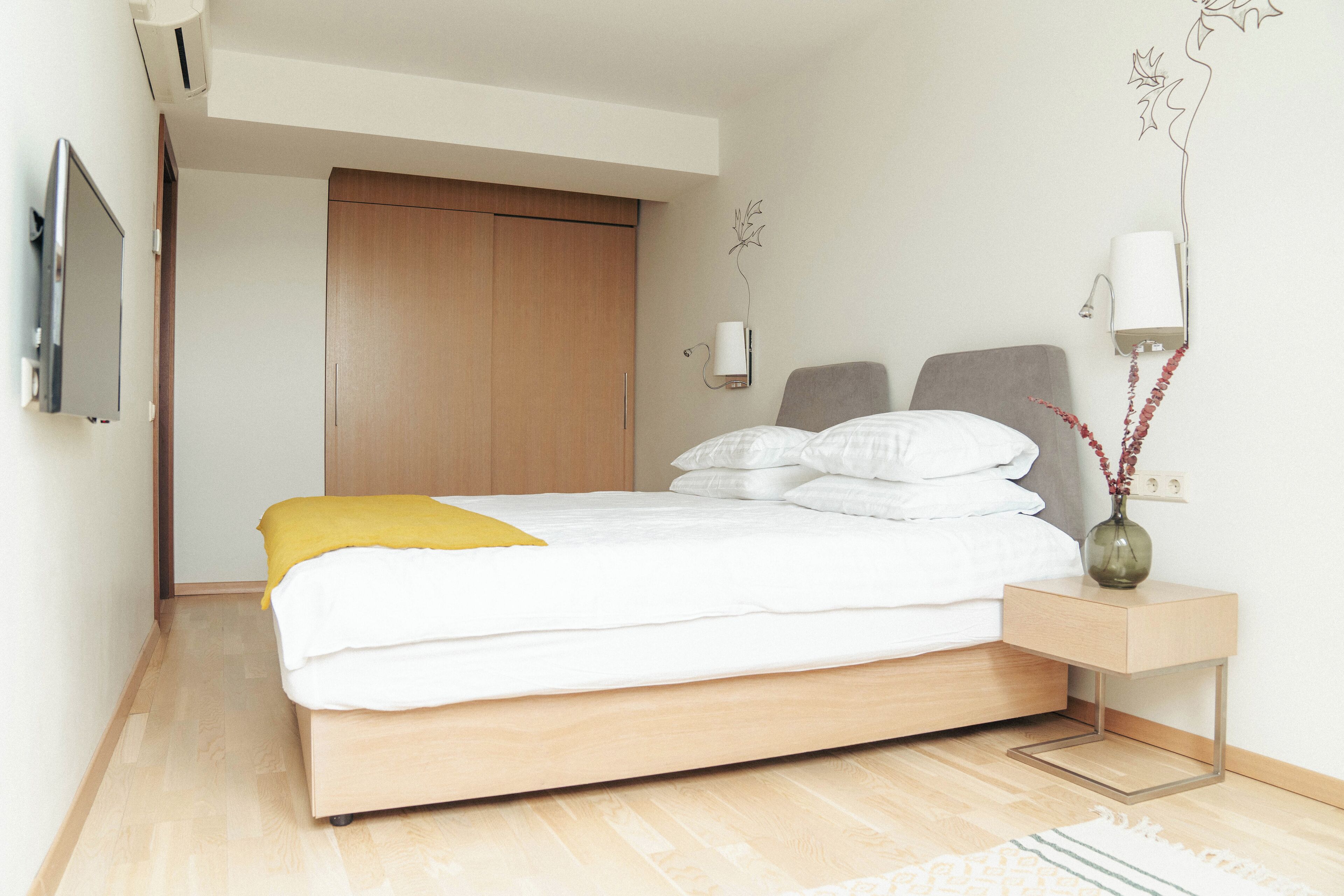 Familie appartement (morning SPA access included) | Een minibar, een kluis op de kamer, geluiddichte muren