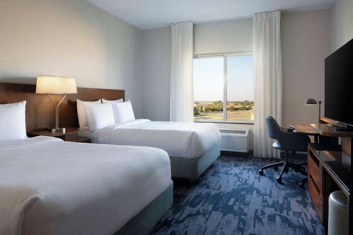 Premium bedding, in-room safe, desk, iron/ironing board