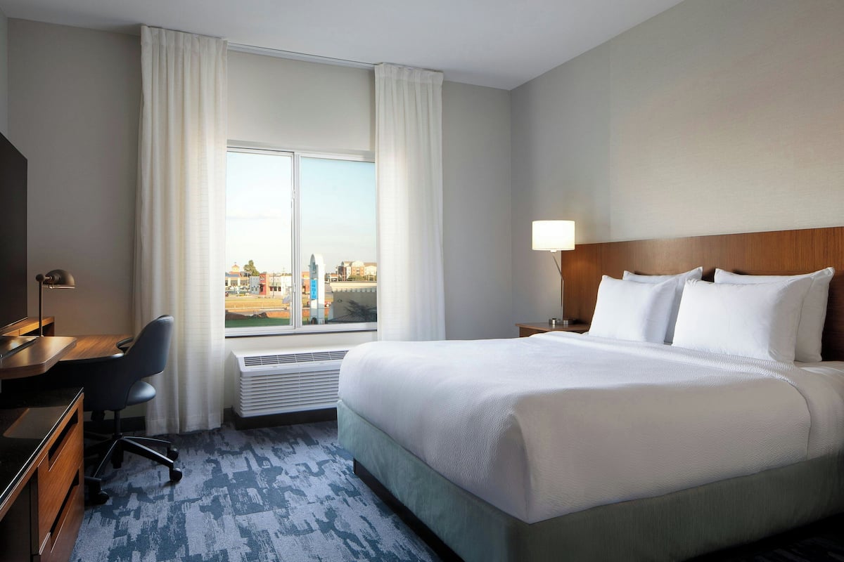 Habitación, 1 cama King size | Ropa de cama de alta calidad y caja de seguridad en la habitación