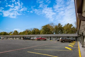 Exterior - Rodeway Inn Palestine (Palestine)