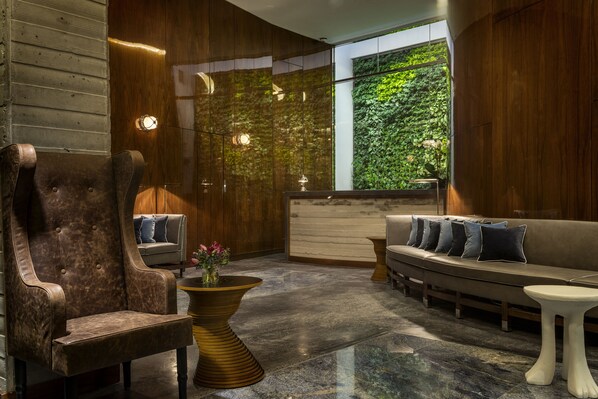 Lobby sitting area - Hotel Hugo (New York)