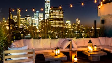 3 bars/lounges, rooftop bar, rooftop bar