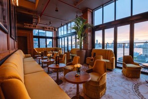 3 bares/lounges, bar na cobertura, bar na cobertura