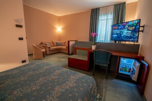 Superior Triple Room | In-room business center - Hotel Diana (Valdobbiadene)