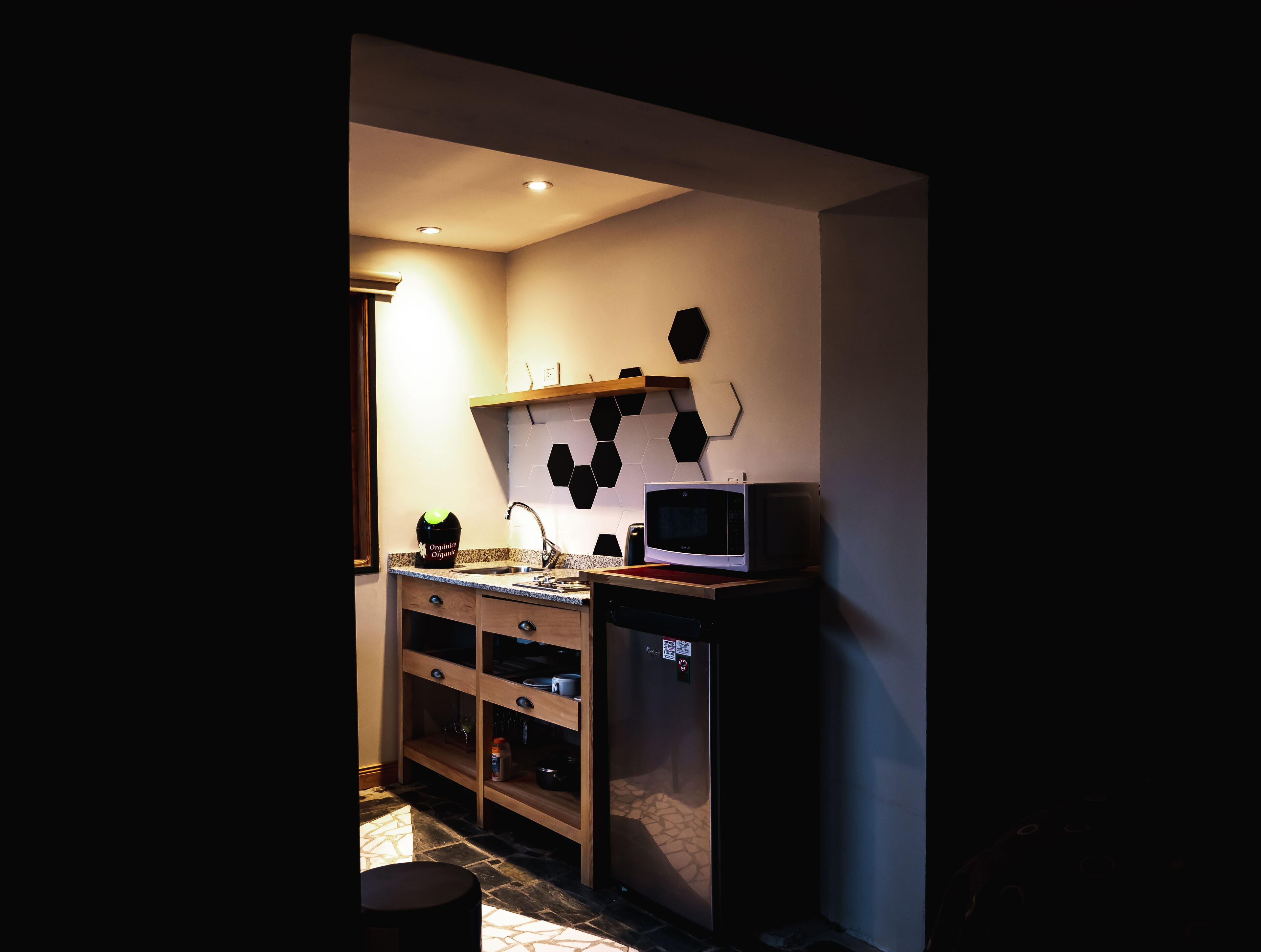 double standard with kitchenette | egyptian cotton sheets, premium bedding, down duvets, in-room safe