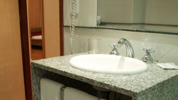 Dreibettzimmer | Badezimmer