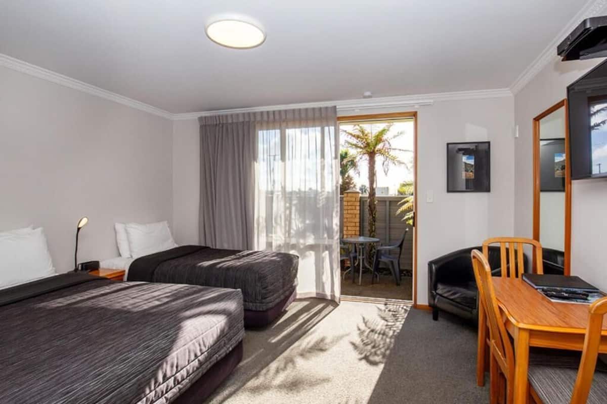 Queen and Single Studio | 3 bedrooms, premium bedding, blackout curtains, iron/ironing board