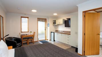 Spa Bath Studio | Private kitchenette | Fridge, microwave, stovetop, electric kettle