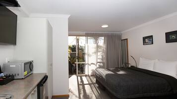 3 habitaciones, ropa de cama de alta calidad y cortinas blackout