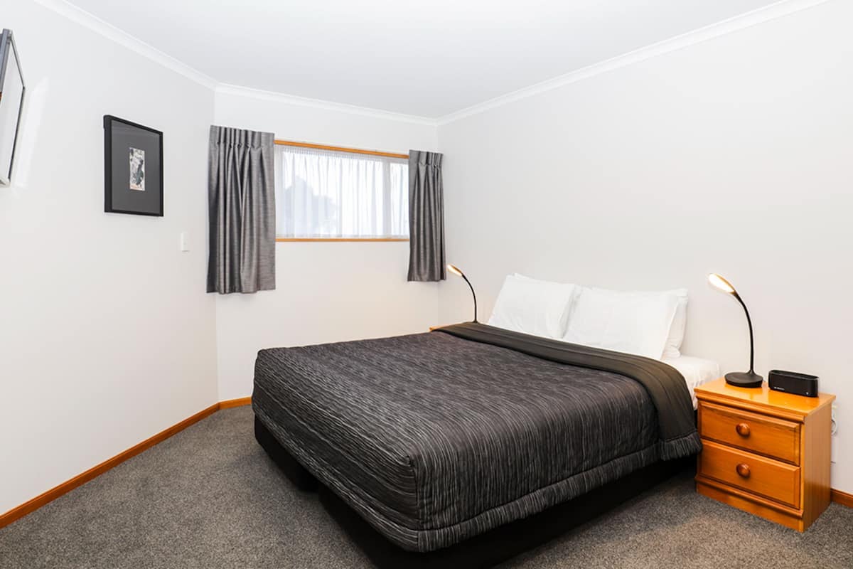 3 bedrooms, premium bedding, blackout curtains, iron/ironing board