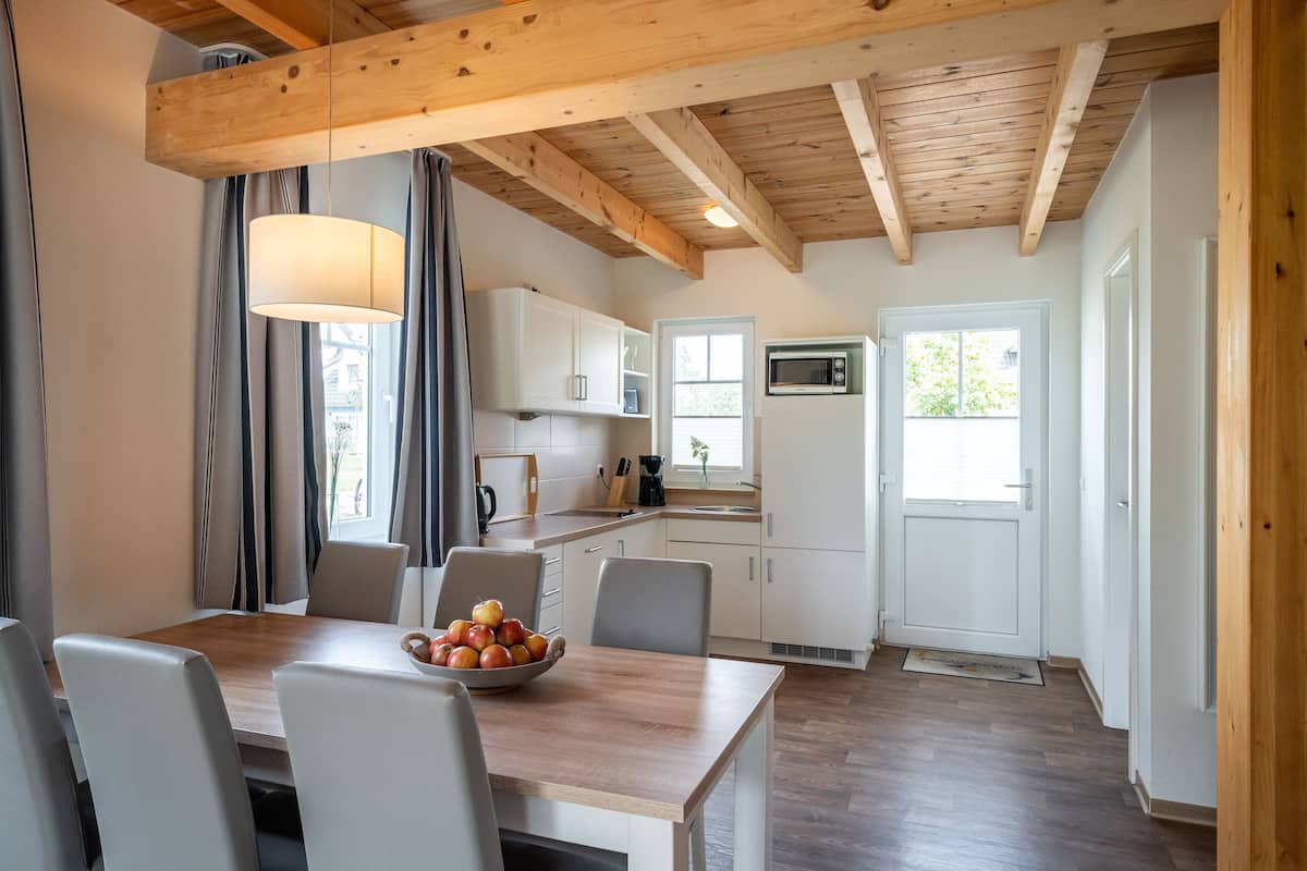 apartment, 2 bedrooms, kitchen | private kitchen | coffee/tea maker, electric kettle