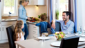 Apartment, 2 Schlafzimmer, Küche | Essbereich im Zimmer
