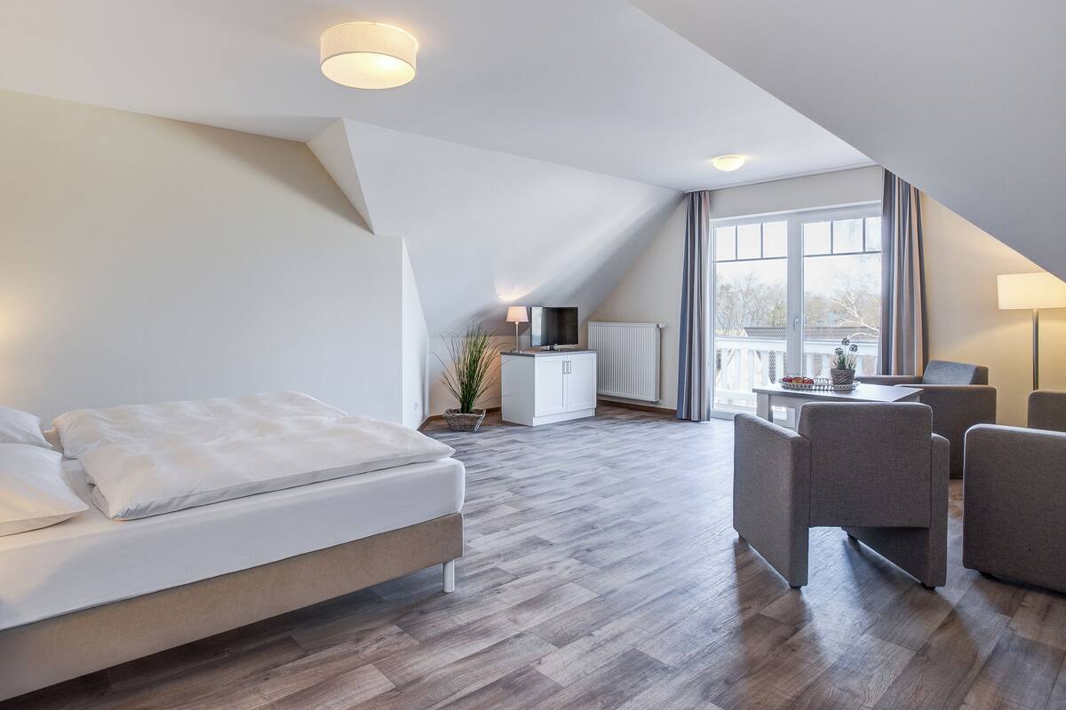 hypo-allergenic bedding, pillow-top beds, in-room safe