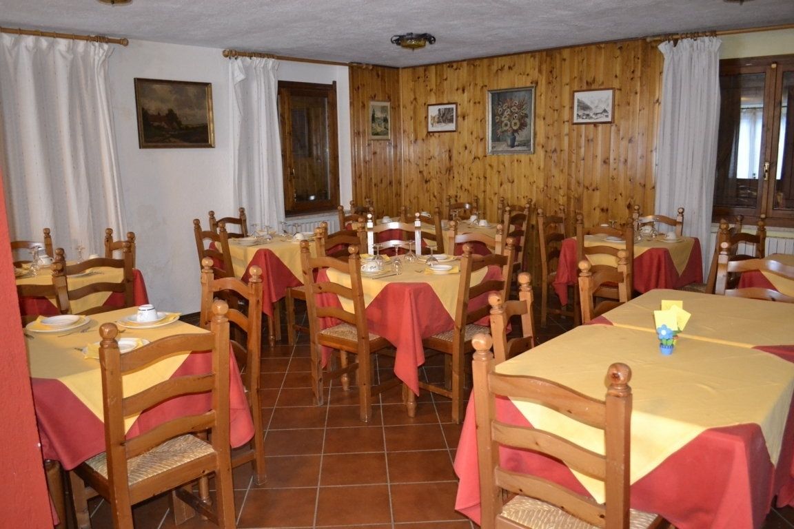 Tägliches Frühstücksbuffet (5 EUR pro Person)