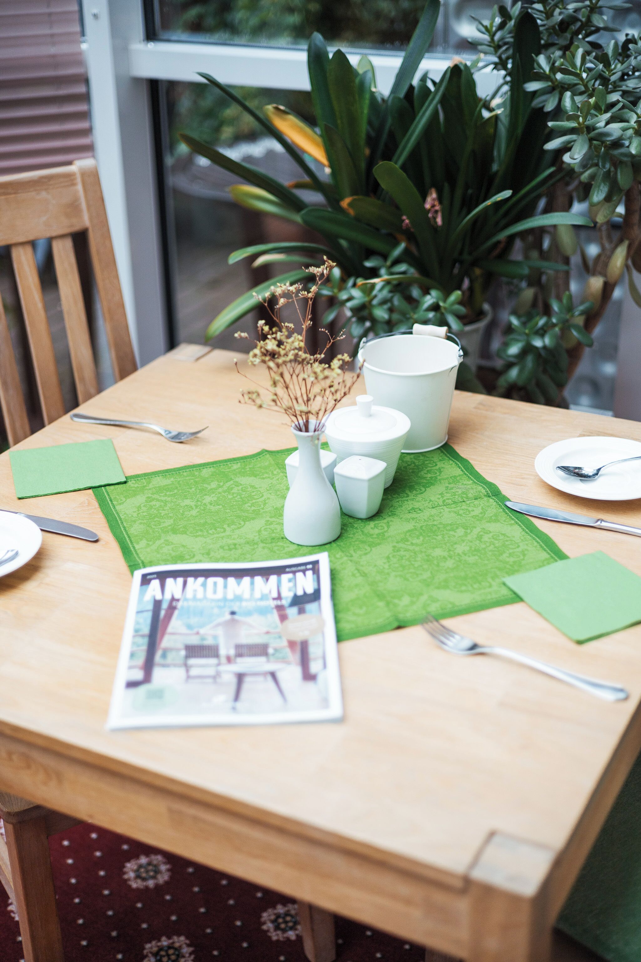 daily buffet breakfast (eur 28 per person)