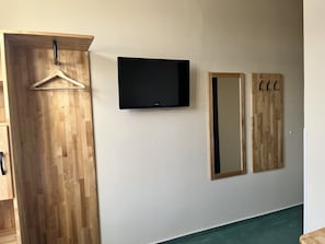 Single room courtyard side | Premium bedding, pillowtop beds, minibar, desk