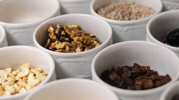 Café da manhã com buffet todos os dias (EUR 28 por pessoa)
