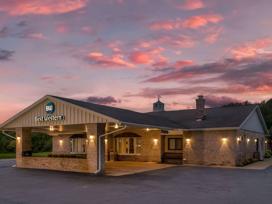 A Best Western hotel with a brick facade, a covered entrance, and a signboard.