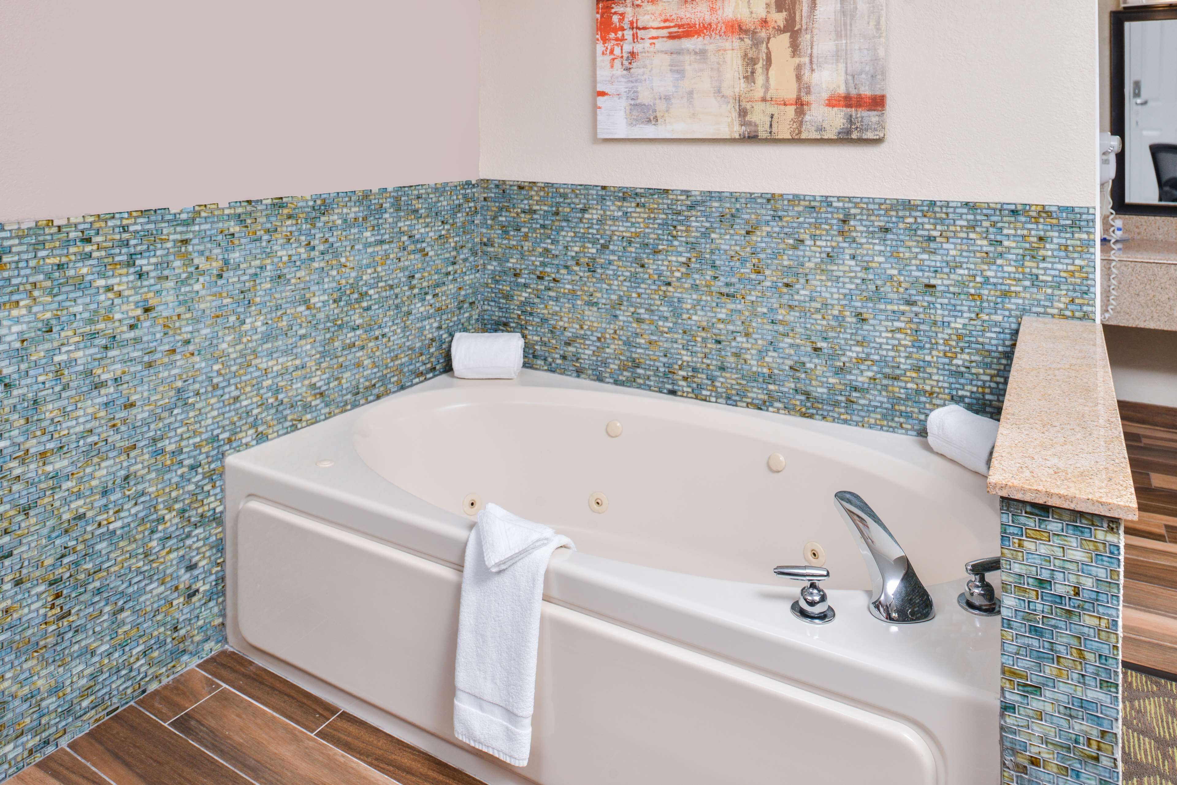 standard room, 1 king bed, non smoking, hot tub | in-room safe, desk, laptop workspace, iron/ironing board