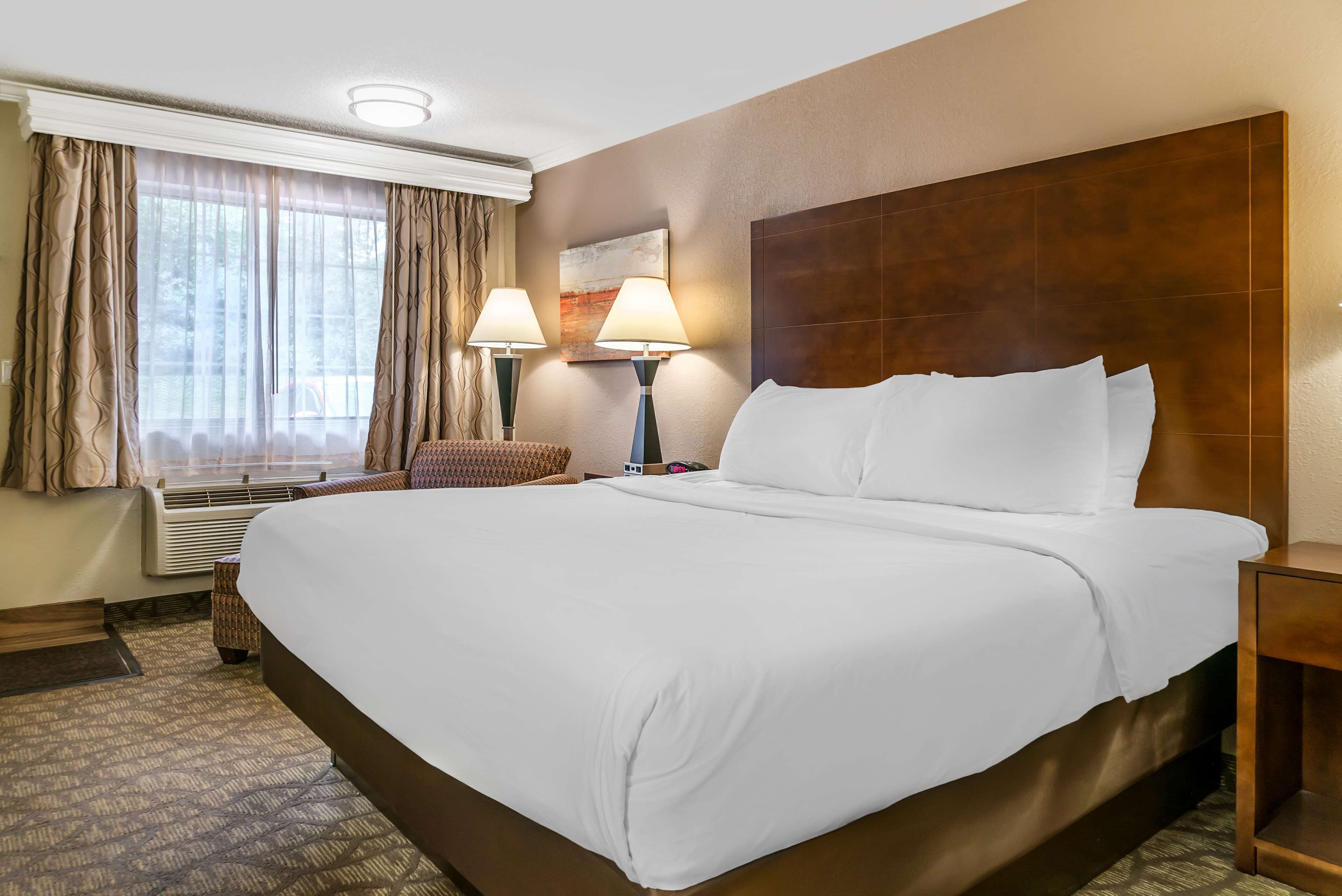 in-room safe, desk, laptop workspace, iron/ironing board