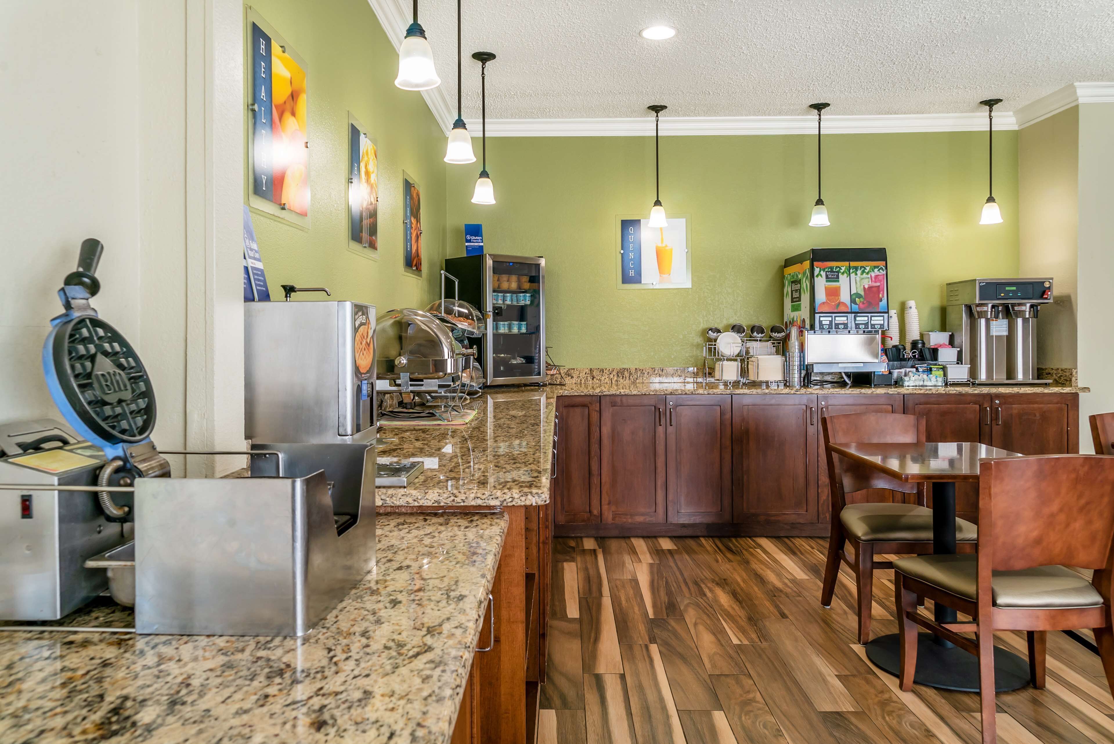 free daily full breakfast