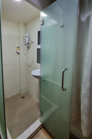Shower, rainfall showerhead, hair dryer, towels