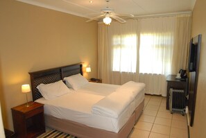 In-room safe, desk, free cribs/infant beds, rollaway beds - Emafini Country Lodge (Mbabane)