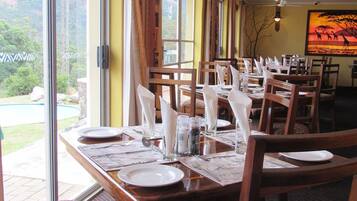 Breakfast served, international cuisine