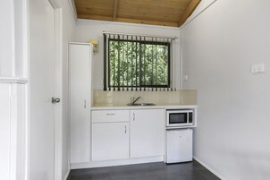 Studio, 1 Queen Bed | Private kitchenette | Fridge, microwave, coffee/tea maker, electric kettle