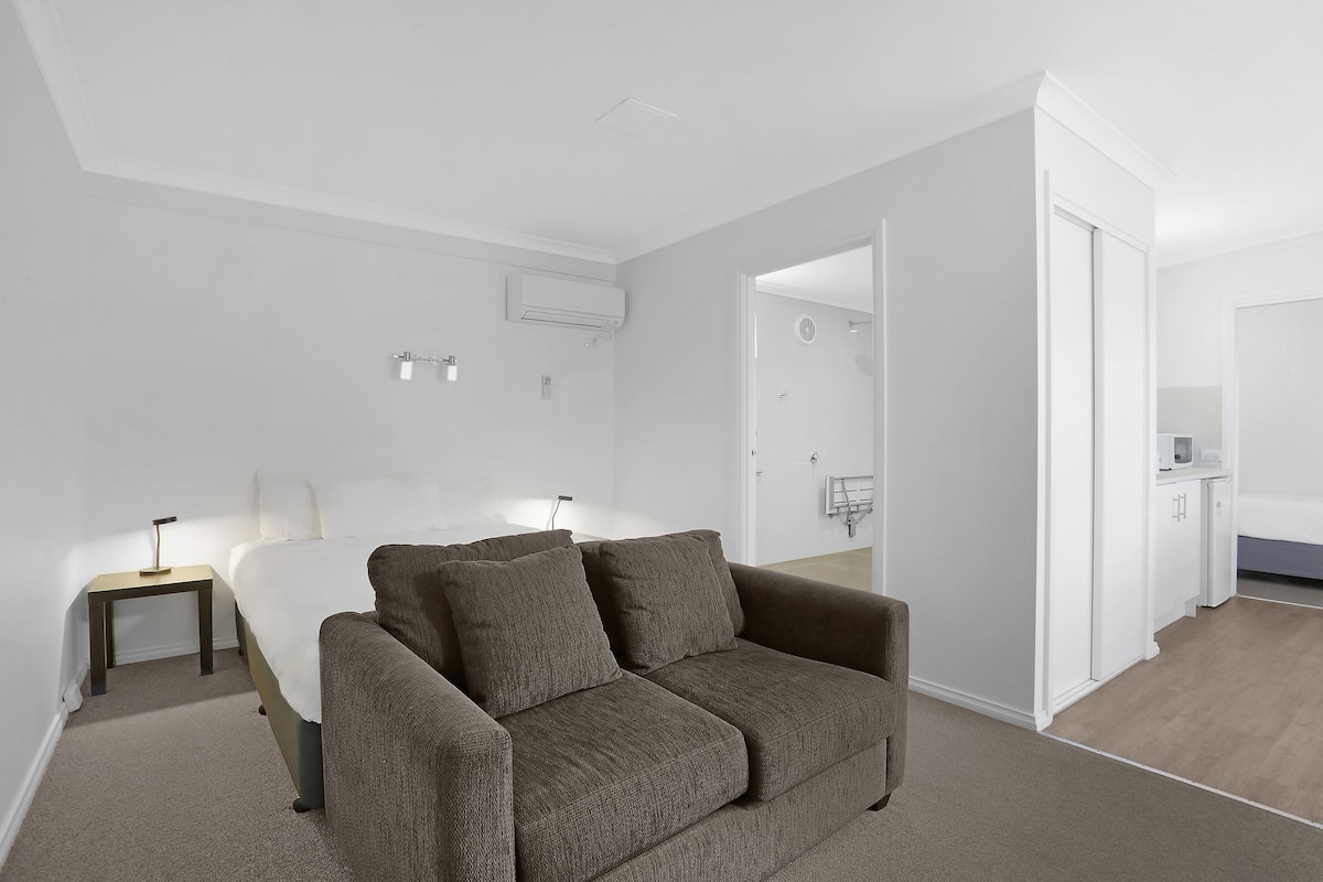 Family Studio, Accessible | Premium bedding, minibar, individually decorated, individually furnished