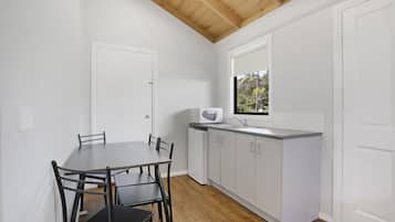Family Studio | Private kitchenette | Fridge, microwave, coffee/tea maker, electric kettle