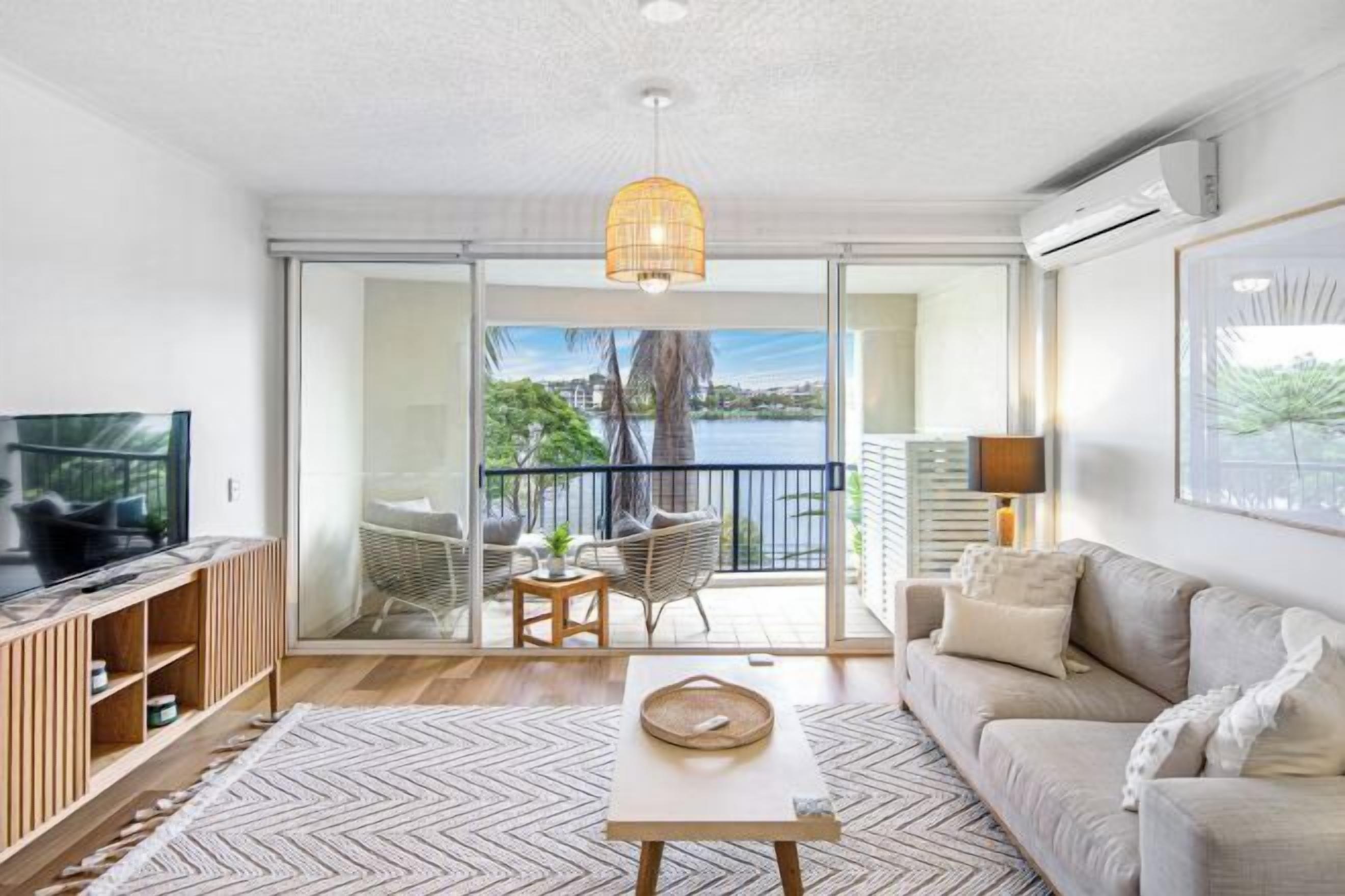 起居区 | 平板电视