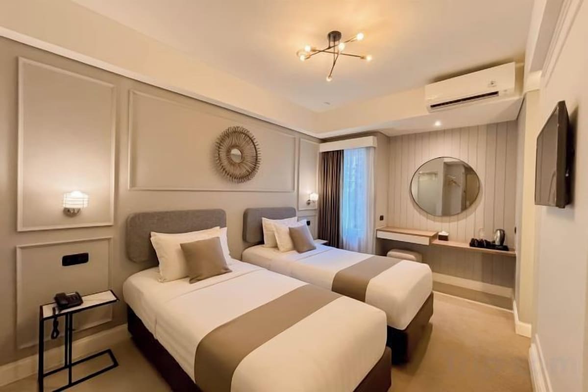 Premium bedding, in-room safe, desk, soundproofing