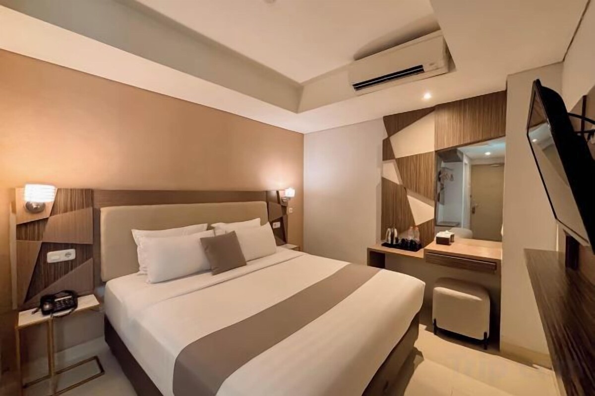 Premium bedding, in-room safe, desk, soundproofing