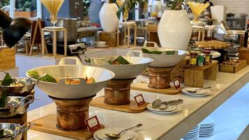 Colazione a buffet, servita tutte le mattine (150000 IDR a persona)