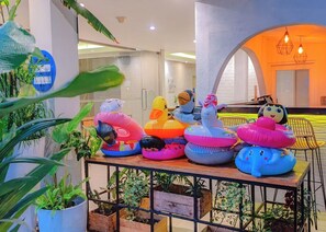 Outdoor pool - Hotel FortunaGrande Malioboro (formerly Hotel Dafam Fortuna) (Yogyakarta)